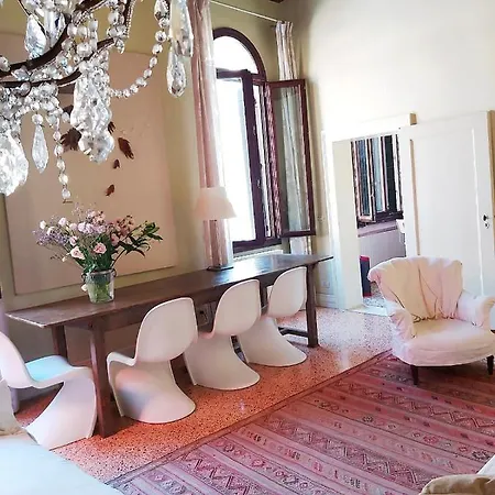 公寓 Gorgeous Venetian With Canal View 威尼斯