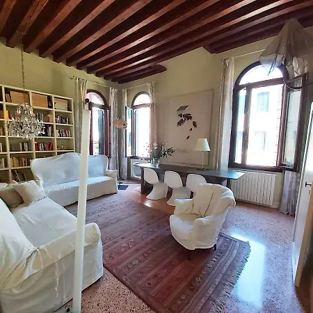 Lejlighed Gorgeous Venetian With Canal View *