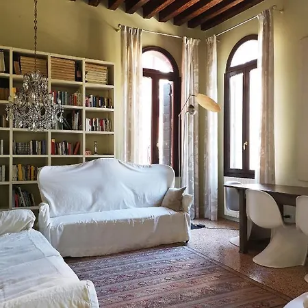 Gorgeous Venetian With Canal View *