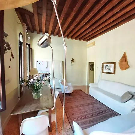 Gorgeous Venetian With Canal View Venedig